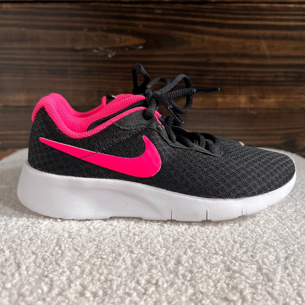 NIKE Tanjun Black and Pink Little Girls Size 1